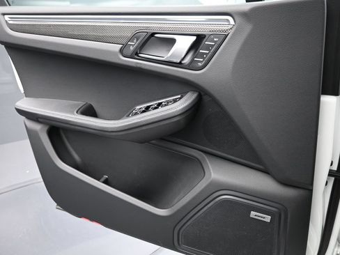 Certified 2023 Porsche Macan S AWD/4WD image 25