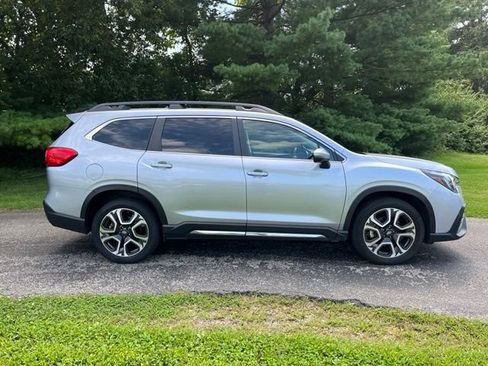 Used 2023 Subaru Ascent Limited AWD/4WD image 2