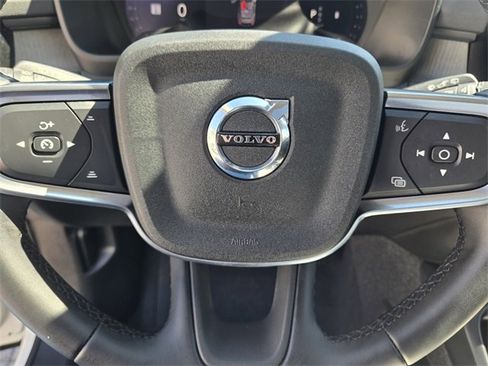 Certified 2023 Volvo XC40 B4 Plus w/ Protection Package Premier image 22