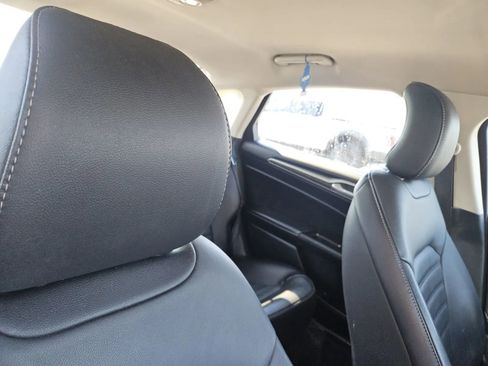Used 2017 Ford Fusion SE image 14