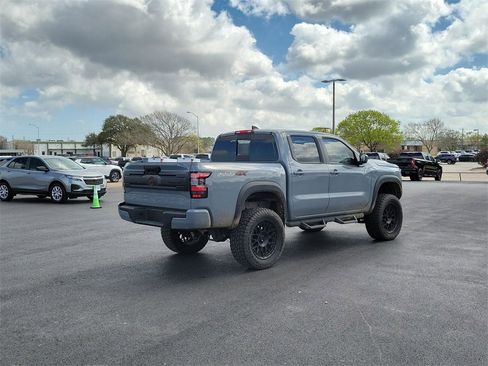 Used 2025 Nissan Frontier PRO-4X image 17