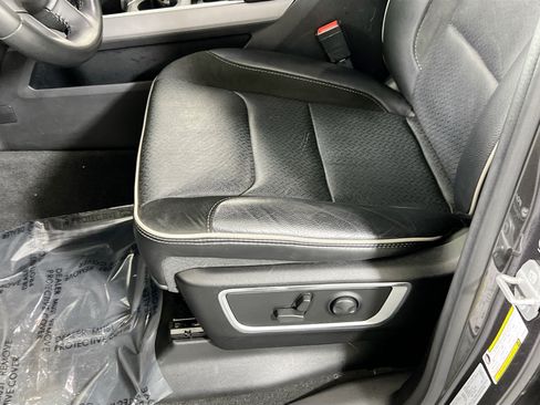 Used 2022 RAM 1500 Laramie w/ Sport Appearance Package AWD/4WD image 18