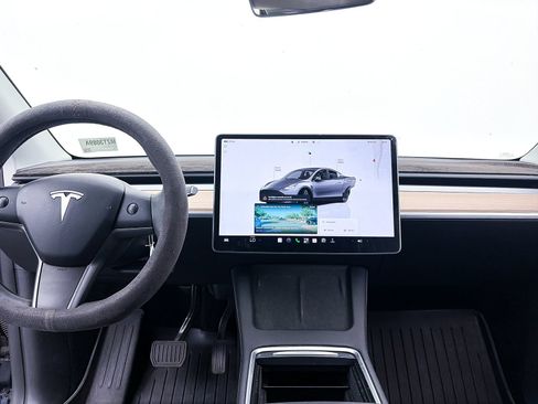 Used 2025 Tesla Model Y Long Range RWD image 9