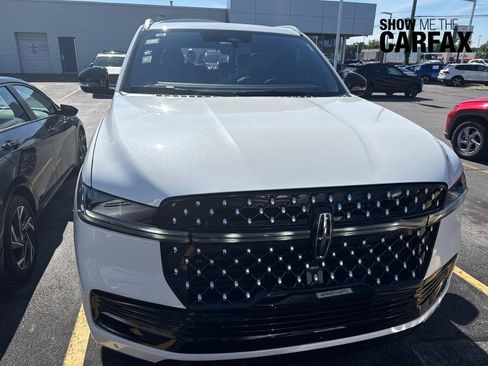 Used 2025 Lincoln Navigator Black Label AWD/4WD image 1