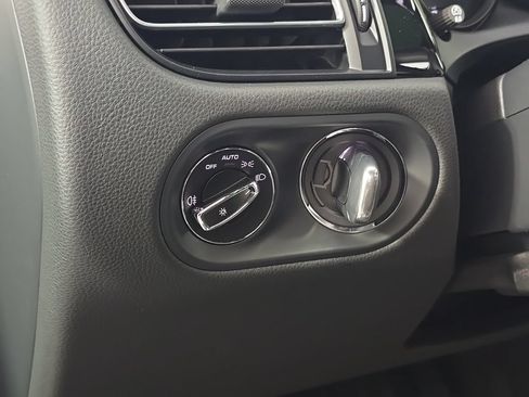 Certified 2026 Porsche Macan Turbo AWD/4WD image 18
