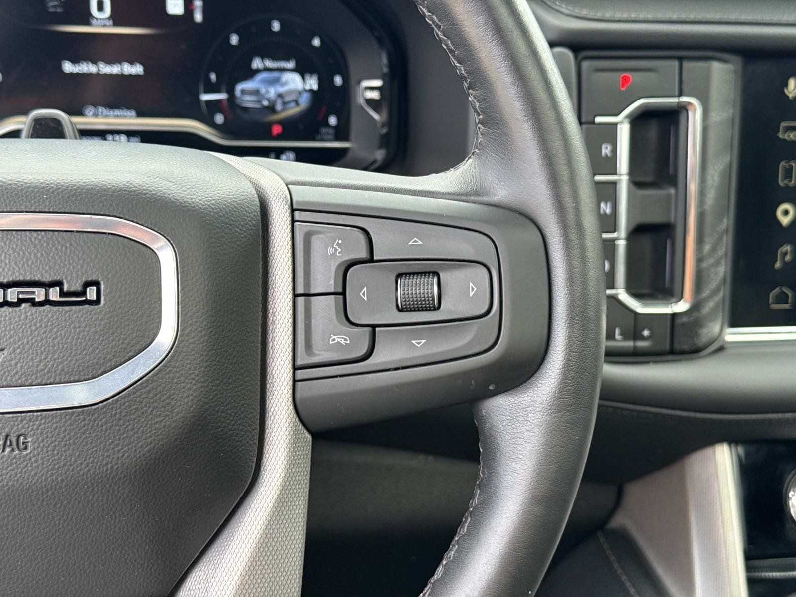 Used 2024 GMC Yukon Denali w/ Advanced Technology Package AWD/4WD image 17