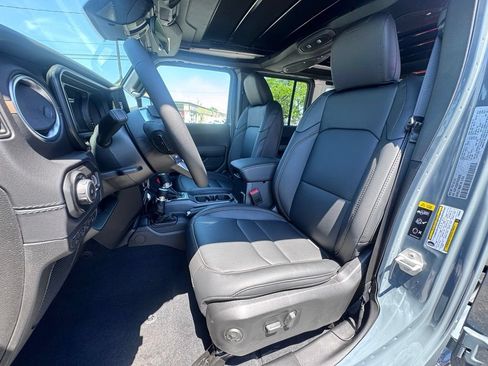 New 2026 Jeep Wrangler Unlimited Sahara AWD/4WD image 13