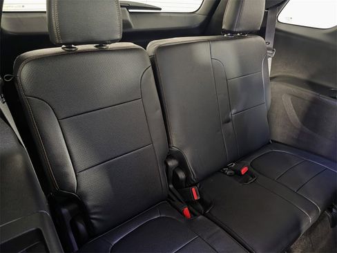 Used 2020 Chevrolet Traverse LT w/ LPO, Floor Liner Package image 30