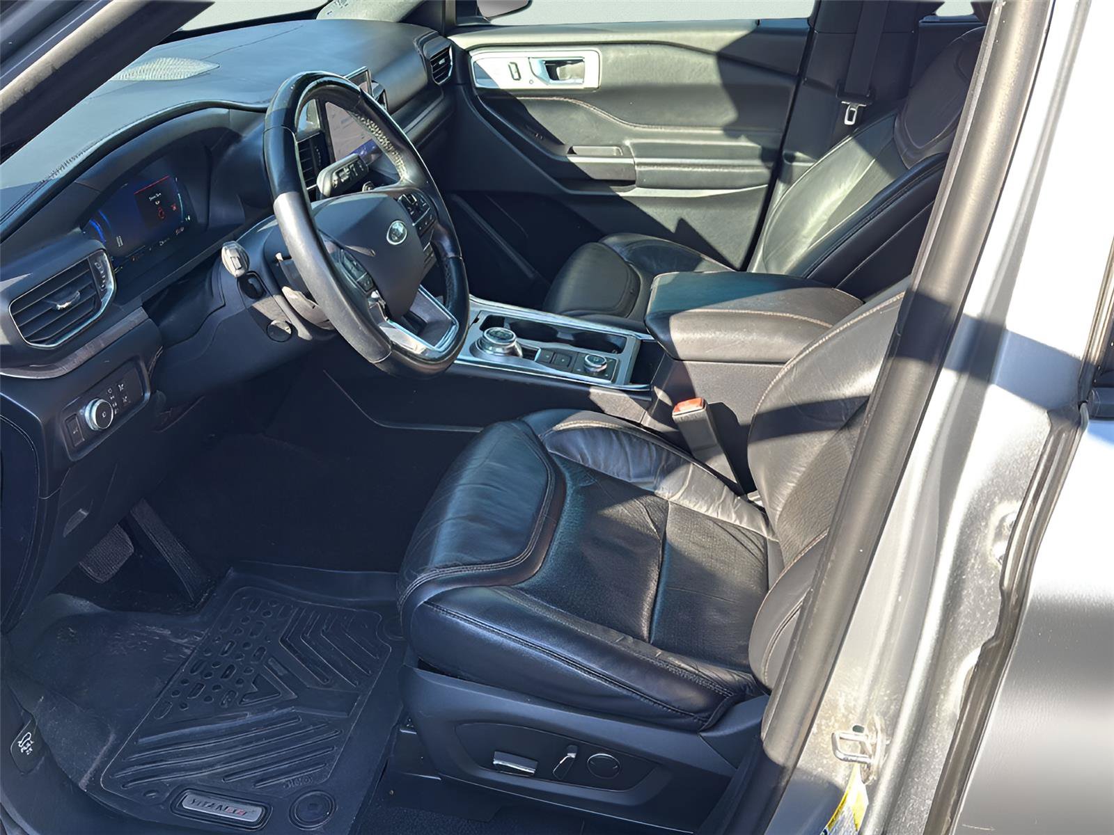 Used 2020 Ford Explorer Platinum AWD/4WD image 4