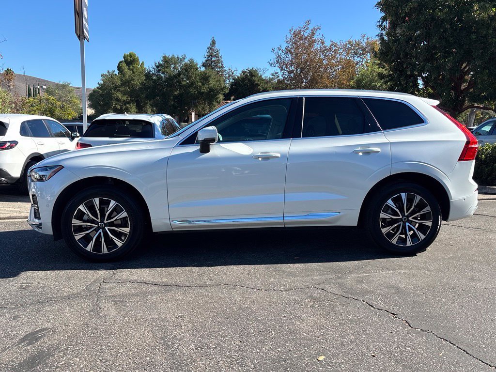 Used 2023 Volvo XC60 B5 Plus AWD/4WD image 13
