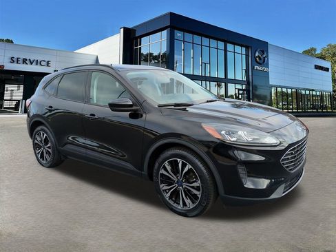 Used 2022 Ford Escape SE w/ SE Sport Appearance Package image 2