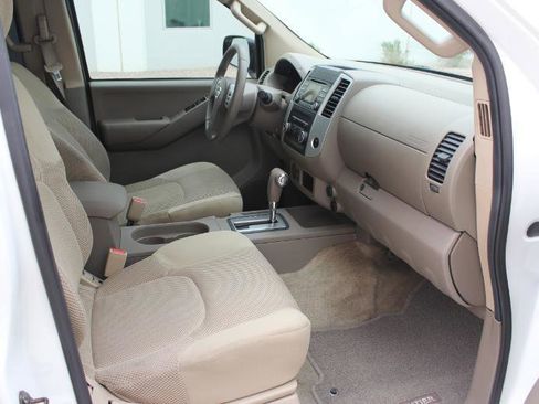 Used 2014 Nissan Frontier SV image 18