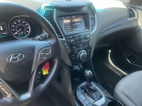 Used 2017 Hyundai Santa Fe SE AWD/4WD image 22