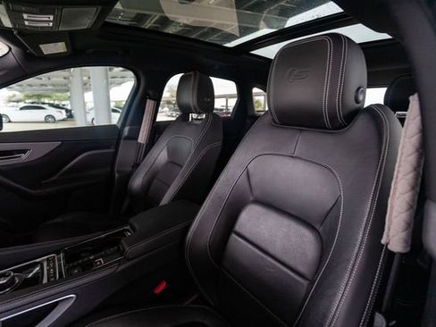 Used 2018 Jaguar F-PACE S image 9