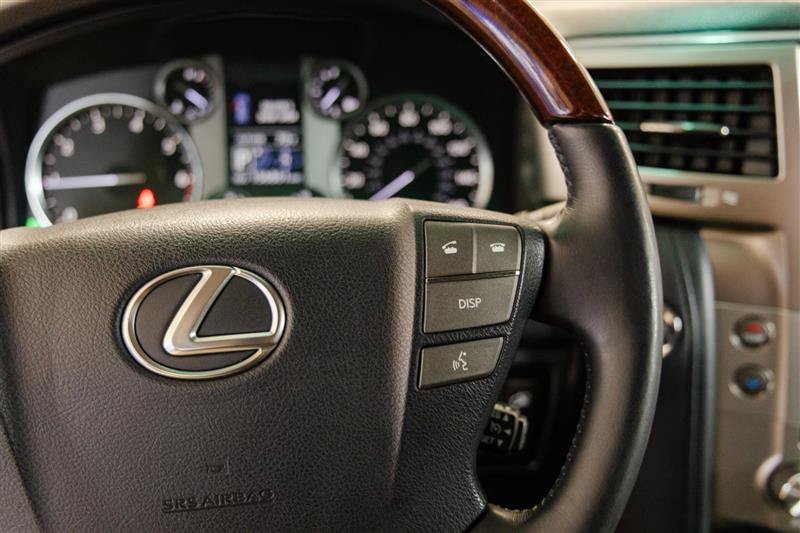 Used 2015 Lexus LX 570 4WD w/ Luxury Package image 19