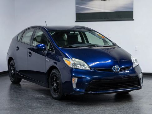 Used 2013 Toyota Prius Two image 2
