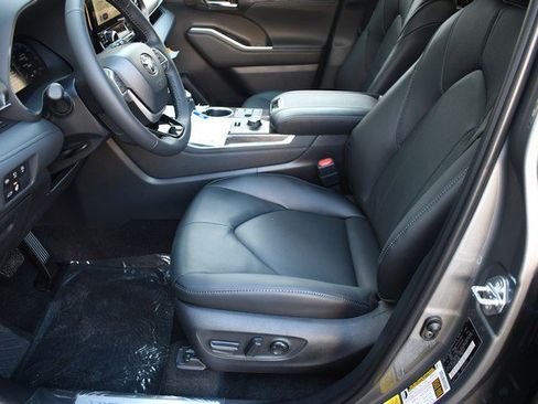 New 2026 Toyota Highlander Limited image 7