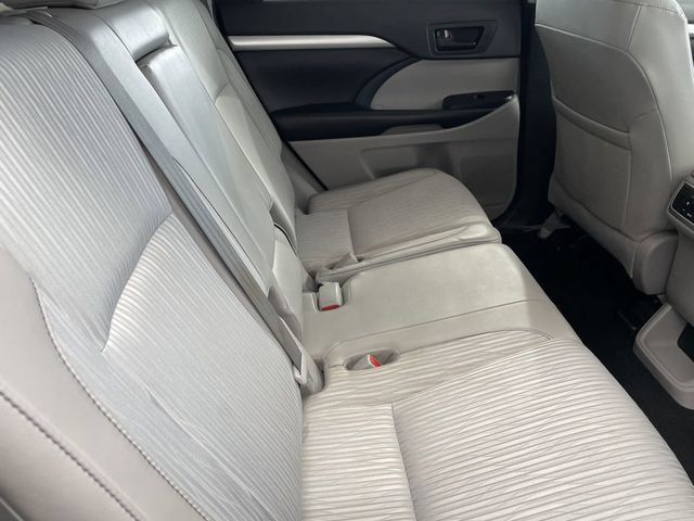Certified 2019 Toyota Highlander Plus FWD image 36
