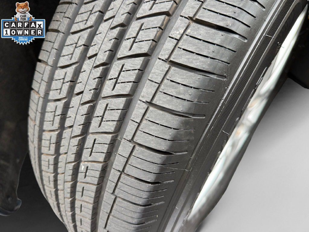 Used 2025 Chrysler Pacifica Select FWD image 21