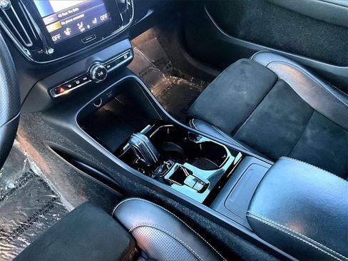 Used 2020 Volvo XC40 T5 R-Design w/ Protection Package Premier image 14