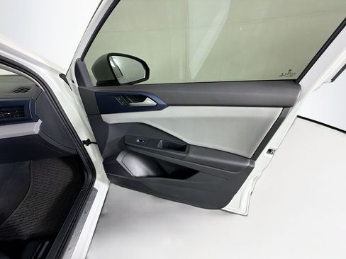 Used 2023 Volkswagen Taos SE w/ Panoramic Sunroof Package FWD image 31