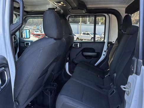 Used 2020 Jeep Gladiator Sport w/ Quick Order Package 24S image 9