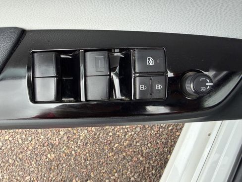 Used 2022 Toyota Prius Limited image 12