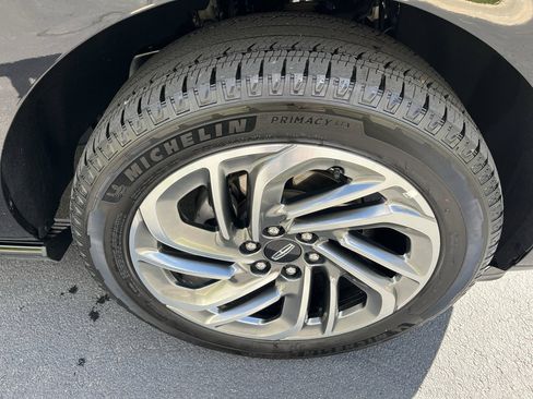 Used 2025 Lincoln Navigator Reserve image 12