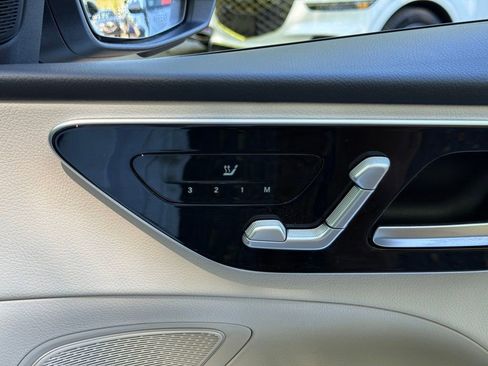 Used 2023 Mercedes-Benz C 300 4MATIC Sedan image 11