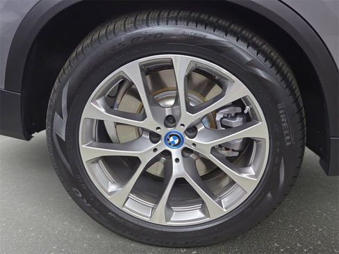 Used 2024 BMW X5 xDrive50e w/ Premium Package image 35