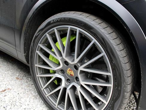 Used 2020 Porsche Cayenne Turbo S image 7