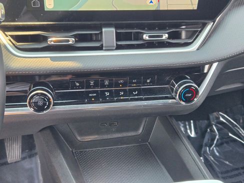 Used 2025 Chevrolet Equinox LT FWD image 26