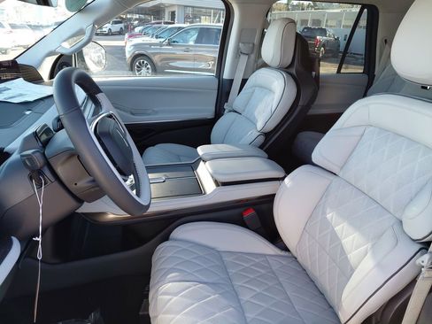 New 2025 Lincoln Navigator L Black Label image 19