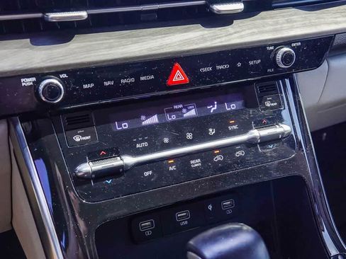 Used 2022 Kia Carnival EX FWD image 21