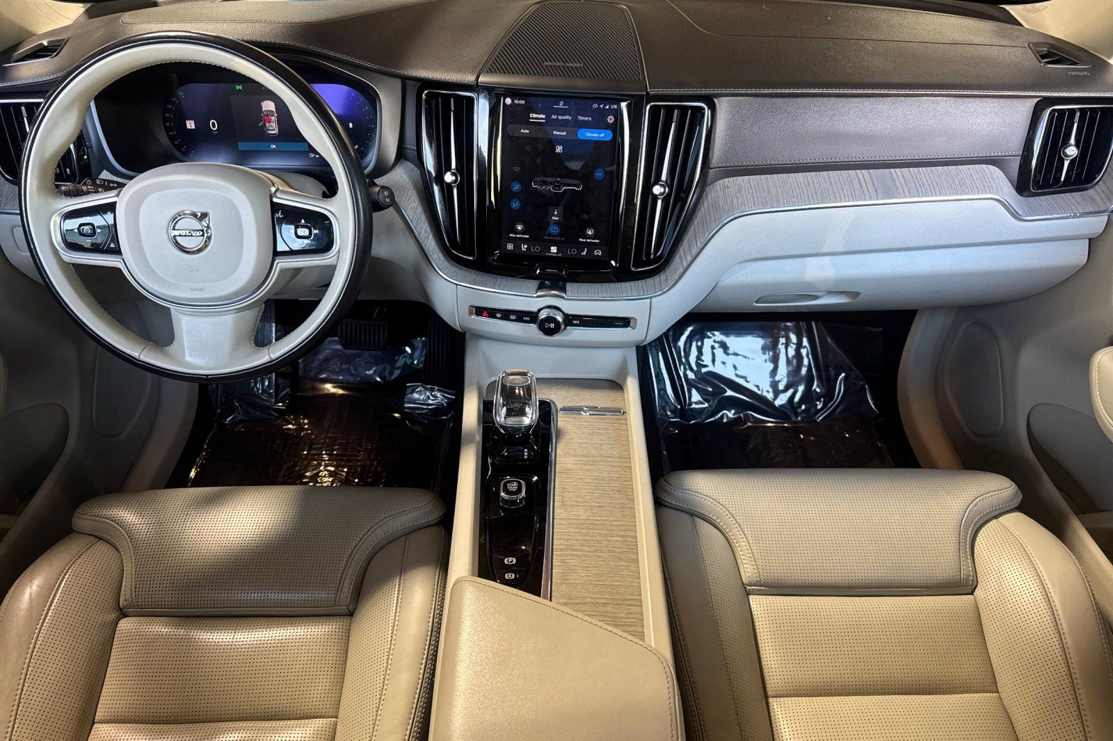 Used 2023 Volvo XC60 B5 Ultimate w/ Protection Package Premier FWD image 15