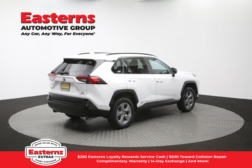 Used 2022 Toyota RAV4 LE AWD/4WD image 43