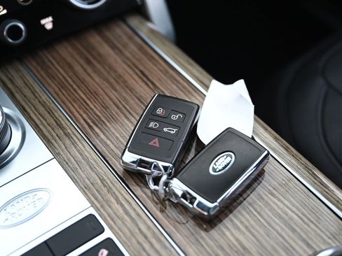 Used 2019 Land Rover Range Rover Supercharged image 32