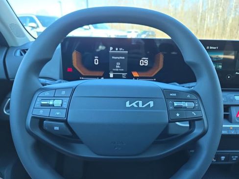 New 2026 Kia K4 LXS image 9