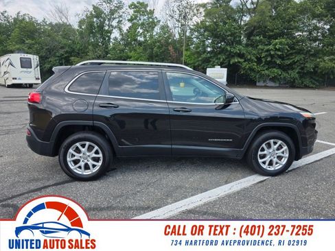 Used 2015 Jeep Cherokee Latitude w/ Cold Weather Group AWD/4WD image 6