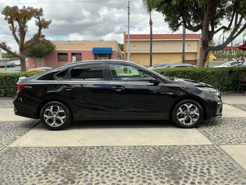 Used 2019 Kia Forte LXS FWD image 4