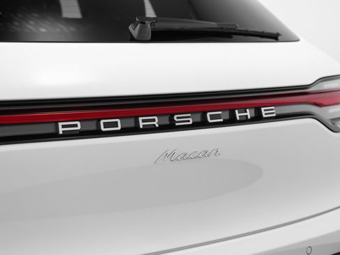 Certified 2026 Porsche Macan AWD/4WD image 17