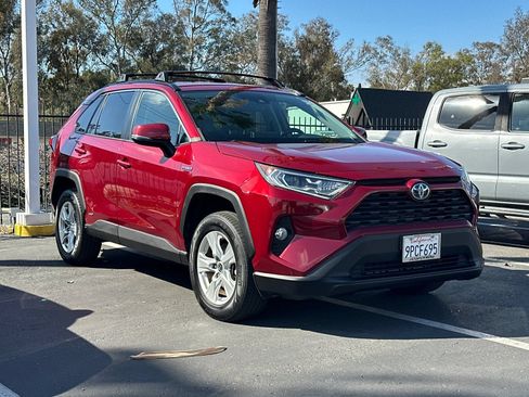 Used 2021 Toyota RAV4 XLE w/ XLE Grade Weather Package AWD/4WD image 4