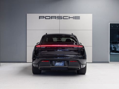 Certified 2025 Porsche Macan Turbo Electric AWD/4WD image 6