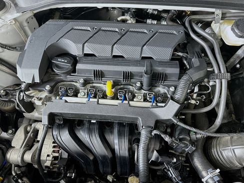 Used 2025 Hyundai Venue SEL FWD image 32