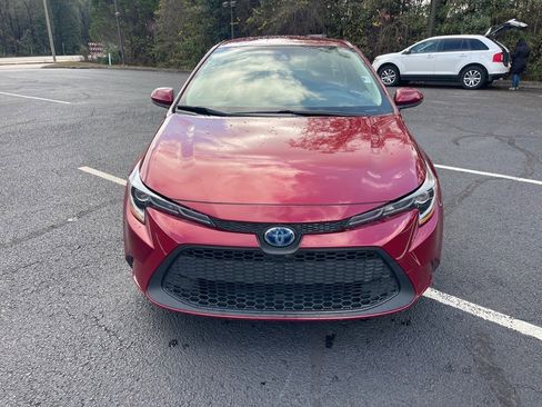 Used 2022 Toyota Corolla LE image 2