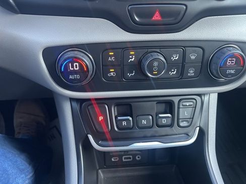 Used 2020 GMC Terrain SLT w/ Preferred Package image 15