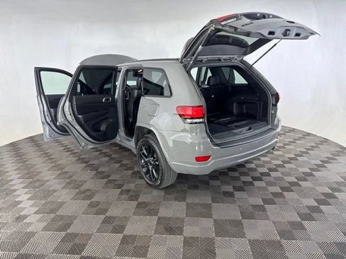 Used 2022 Jeep Grand Cherokee Laredo X AWD/4WD image 16