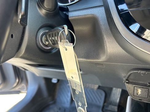 Used 2020 Toyota Camry SE image 24