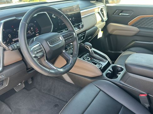 Used 2023 GMC Canyon Denali image 12