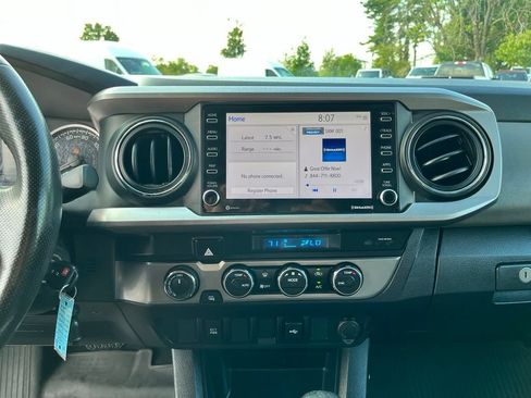 Used 2022 Toyota Tacoma SR5 AWD/4WD image 17
